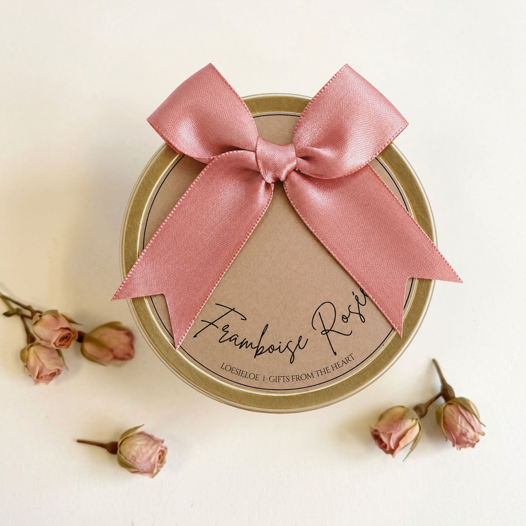 Framboise Rosée Golden Fruity Candle made from natural soy wax with raspberry, apple and red pepper scent.
